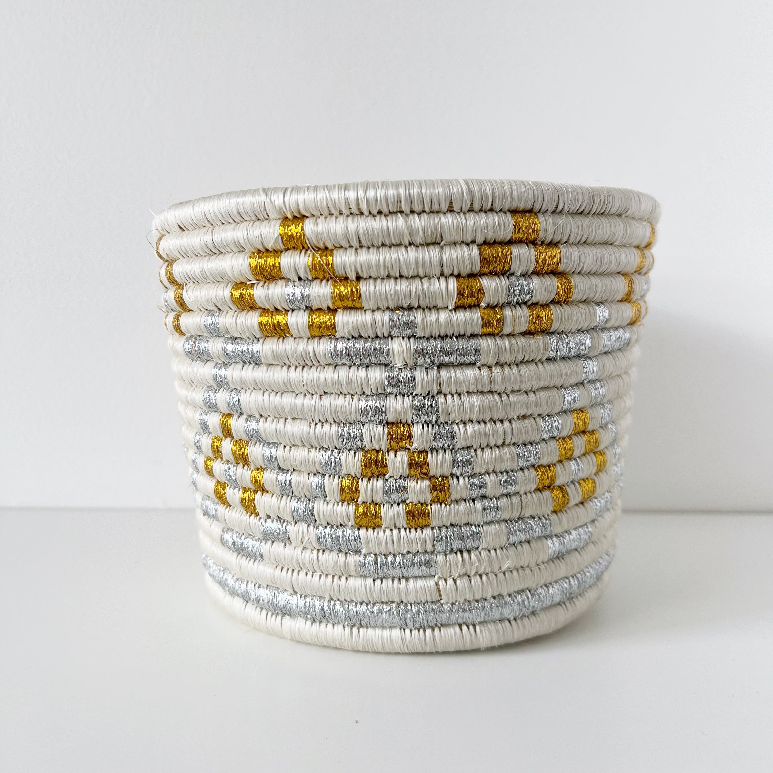 "Holiday" woven planter | gold