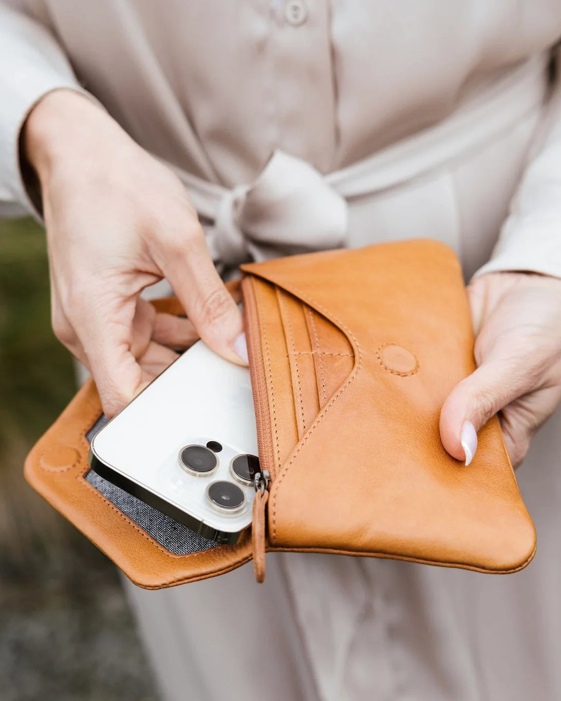 Dusky Robin | quinn leather purse | tan