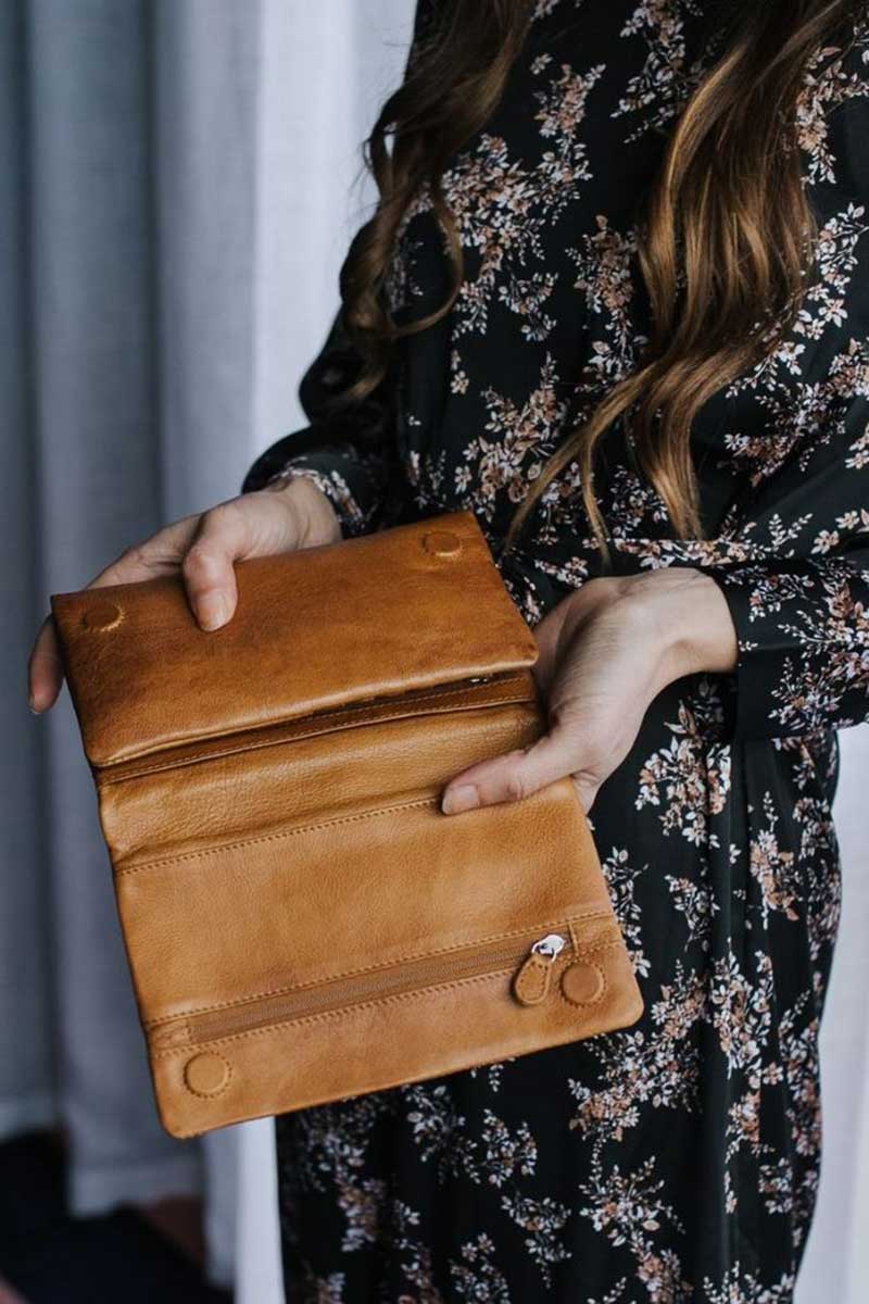 Dusky Robin | emily leather purse | brown