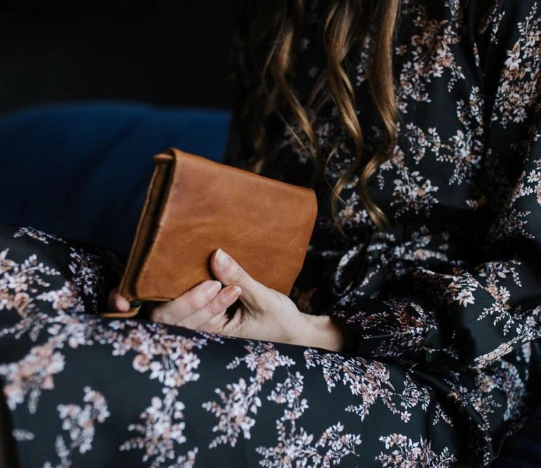 Dusky Robin | emily leather purse | brown
