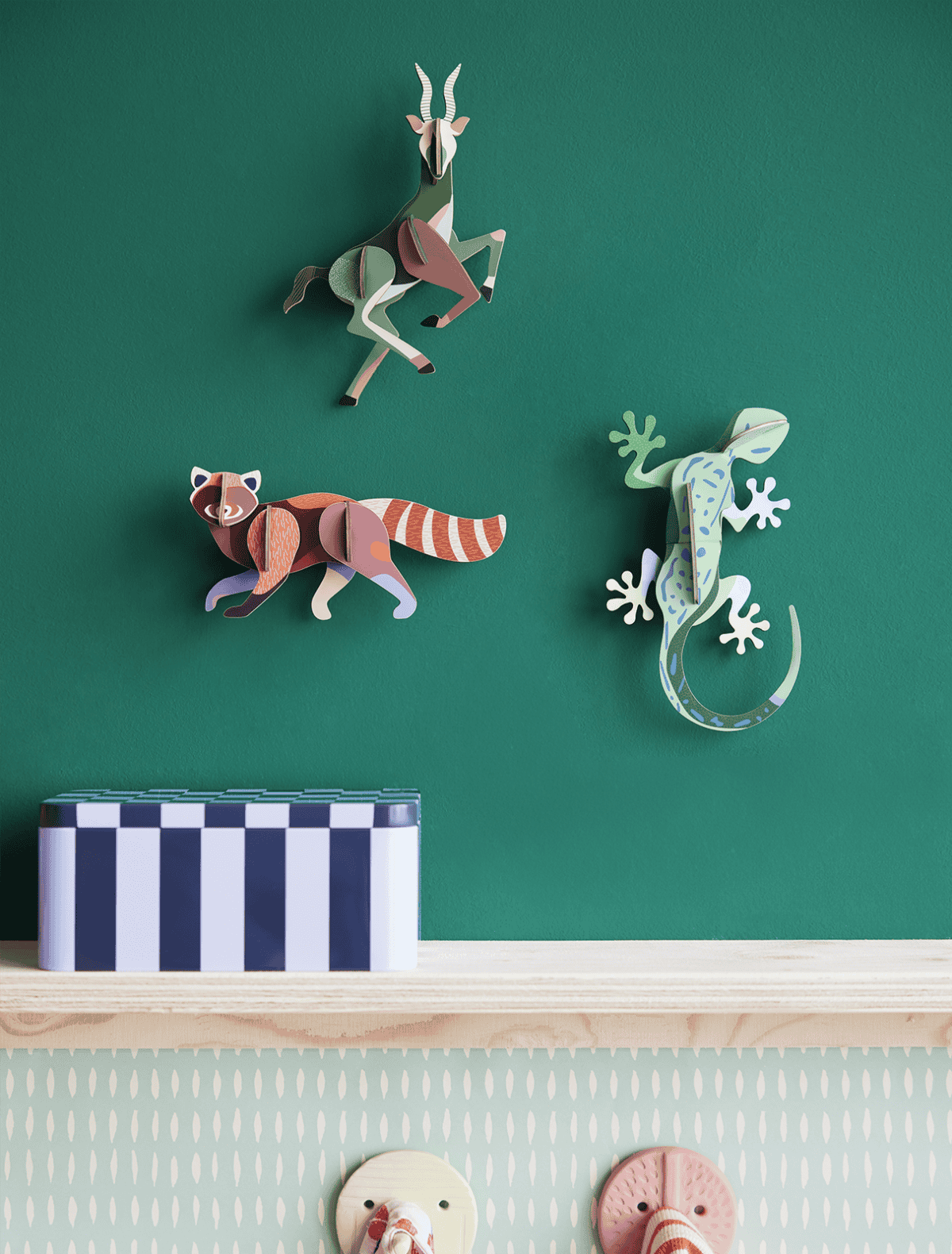 Studio Roof | gecko wall hanging - display
