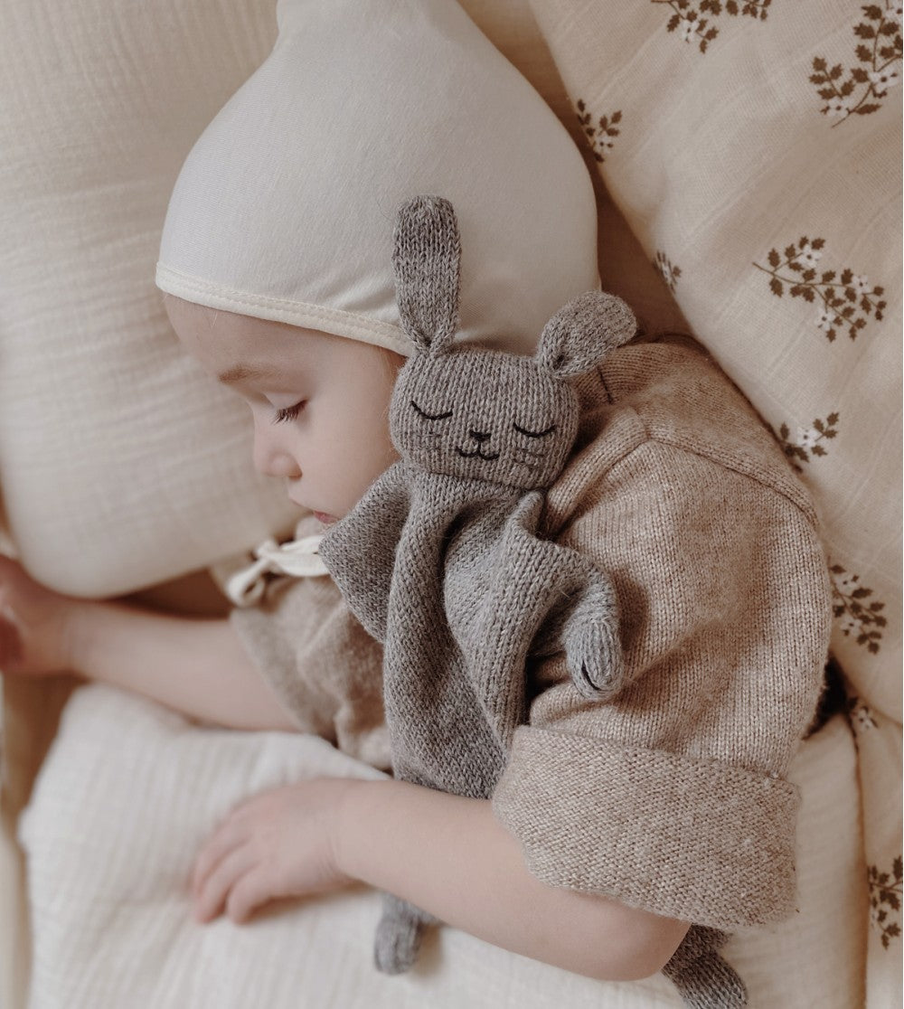 main sauvage | knit cuddle cloth | grey bunny