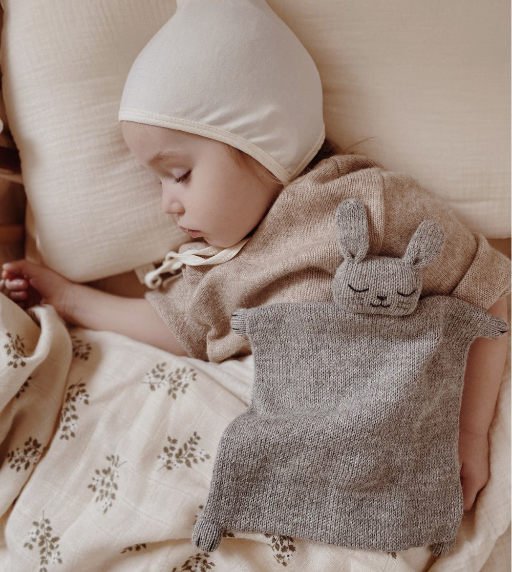 main sauvage | knit cuddle cloth | grey bunny