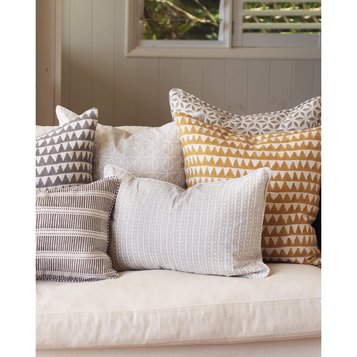 mondocherry - Walter G | Hakuro Linen cushion - chalk - sofa2