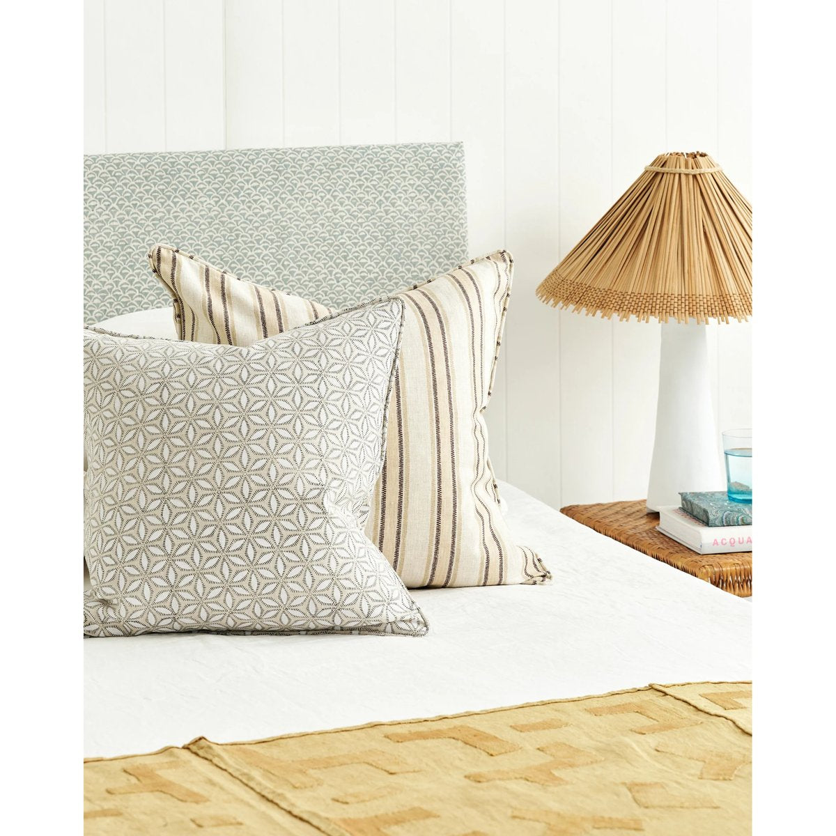mondocherry - Walter G | Hanami Linen cushion - chalk - bed