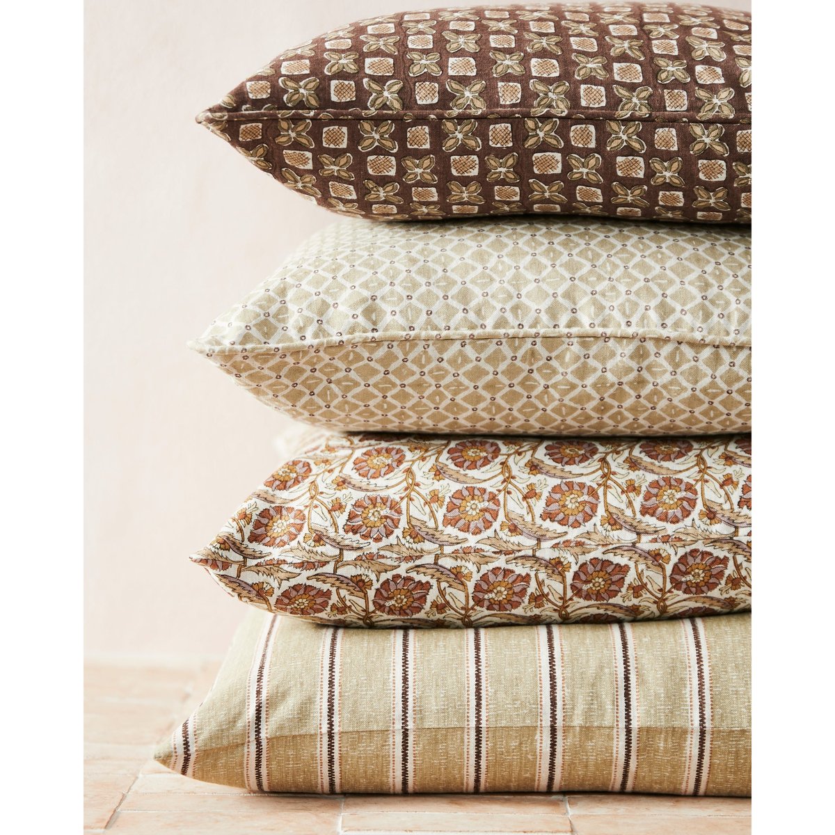 mondocherry - Walter G | Instanbul Linen cushion - amaro - stack