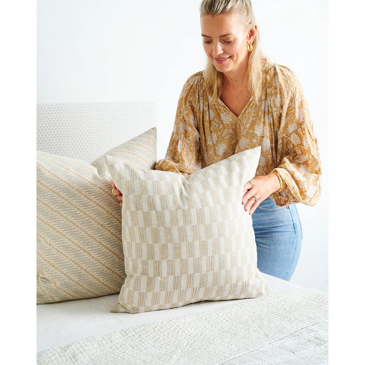 mondocherry - Walter G | jakarta linen cushion | elm - arrange