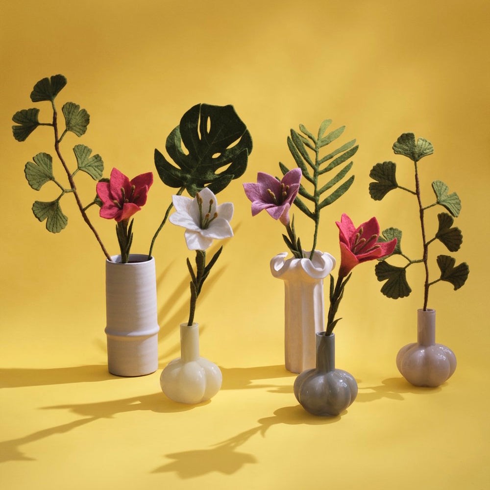 mondocherry - Gry & Sif | trumpet lily felt flower | melon - dusplay