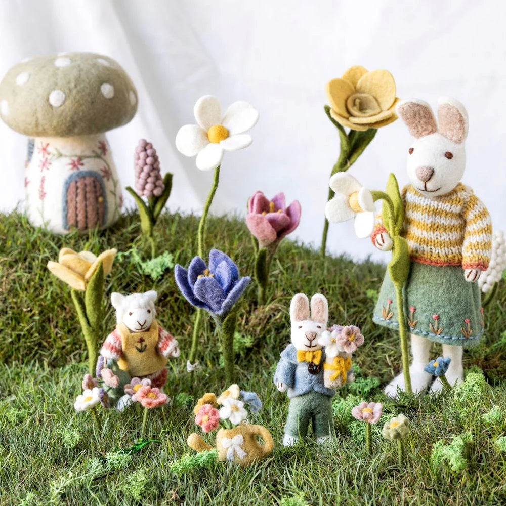 mondocherry - Gry & Sif | white boy bunny bouquet | small - garden scene
