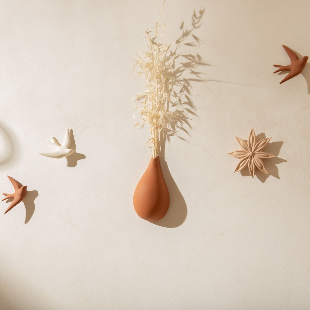 mondocherry - monochromic | swallow ceramic wall decor | natural - display