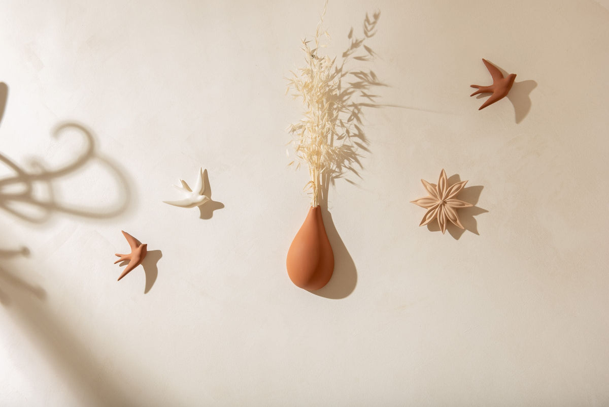 mondocherry - monochromic | bud vase ceramic wall decor | terracotta - display