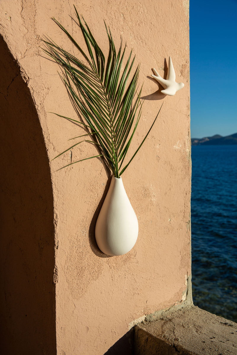 mondocherry - monochromic | bud vase ceramic wall decor | natural - display