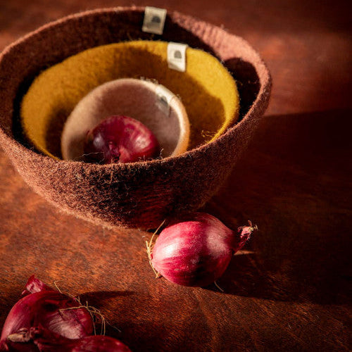 mondocherry - Muskhane | plain felt bowl | large | mahogany - onions