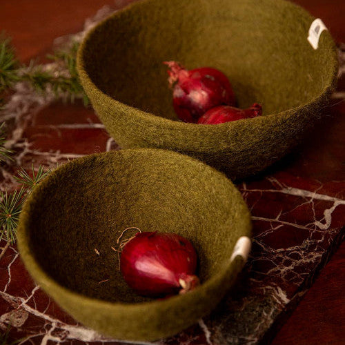mondocherry - Muskhane | plain felt bowl | medium | moss - onions
