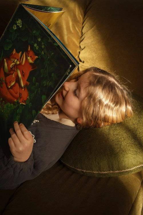 mondocherry - Muskhane | nomad smartie cushion | moss - reading