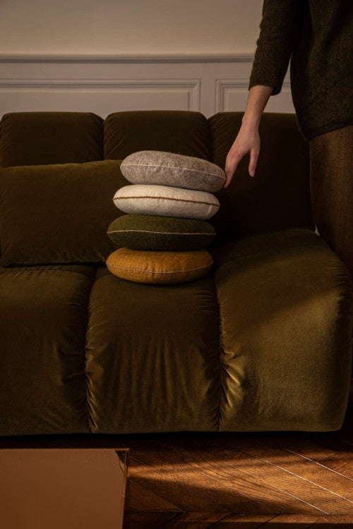 mondocherry - Muskhane smartie cushion - light stone white - sofa