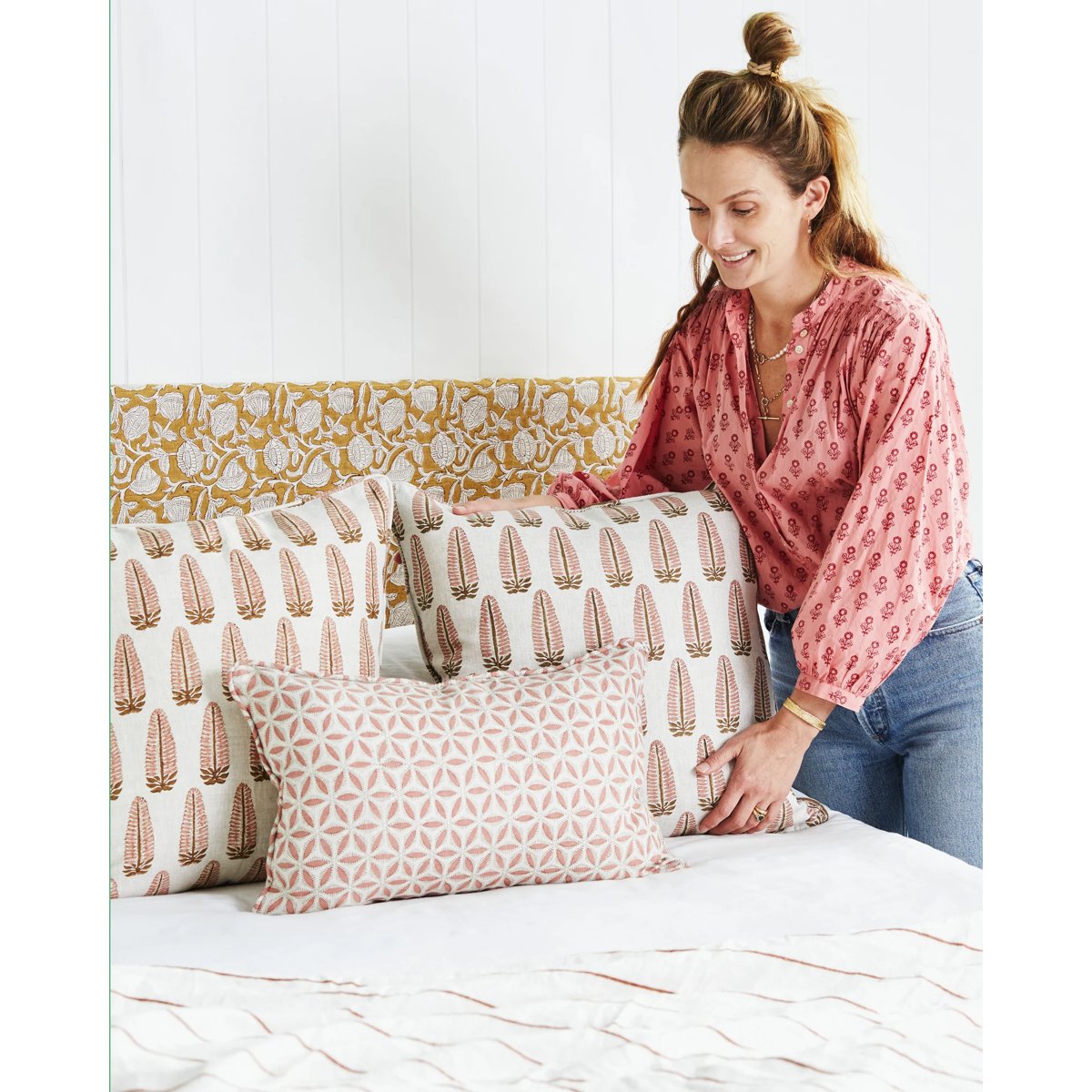 mondocherry - Walter G | Hanami Linen cushion - musk - bed