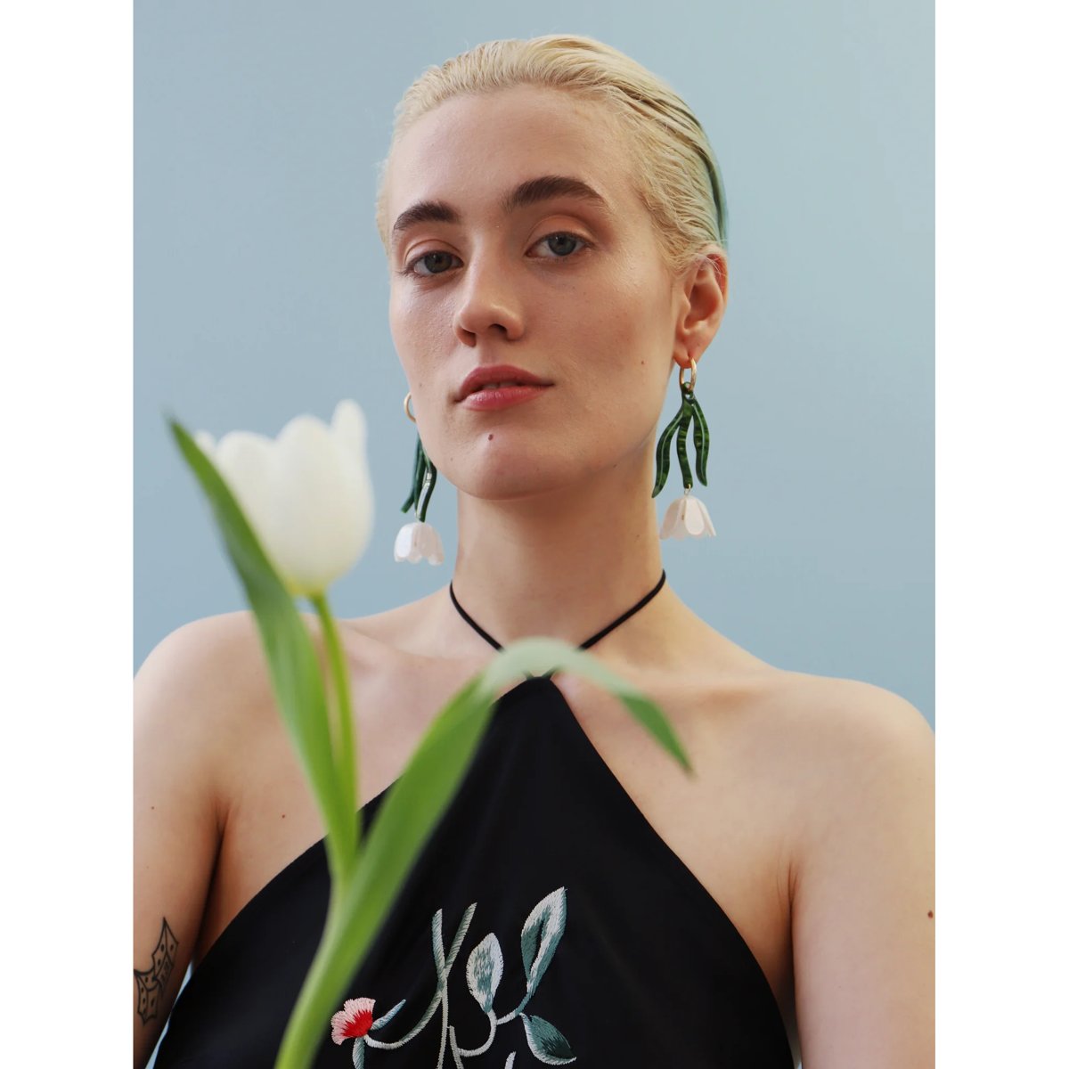 mondocherry - Wolf & Moon | tulip hoop statement earrings white - model