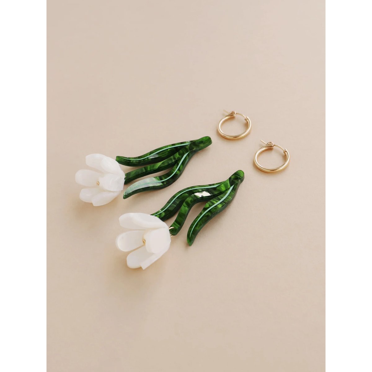 mondocherry - Wolf & Moon | tulip hoop statement earrings white - separate