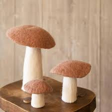 Muskhane | felt mushroom | small | rose quartz