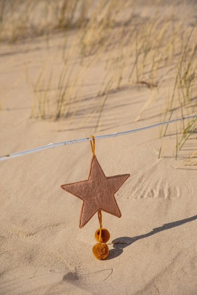 Muskhane | felt pom pom star decoration | rose quartz-pollen