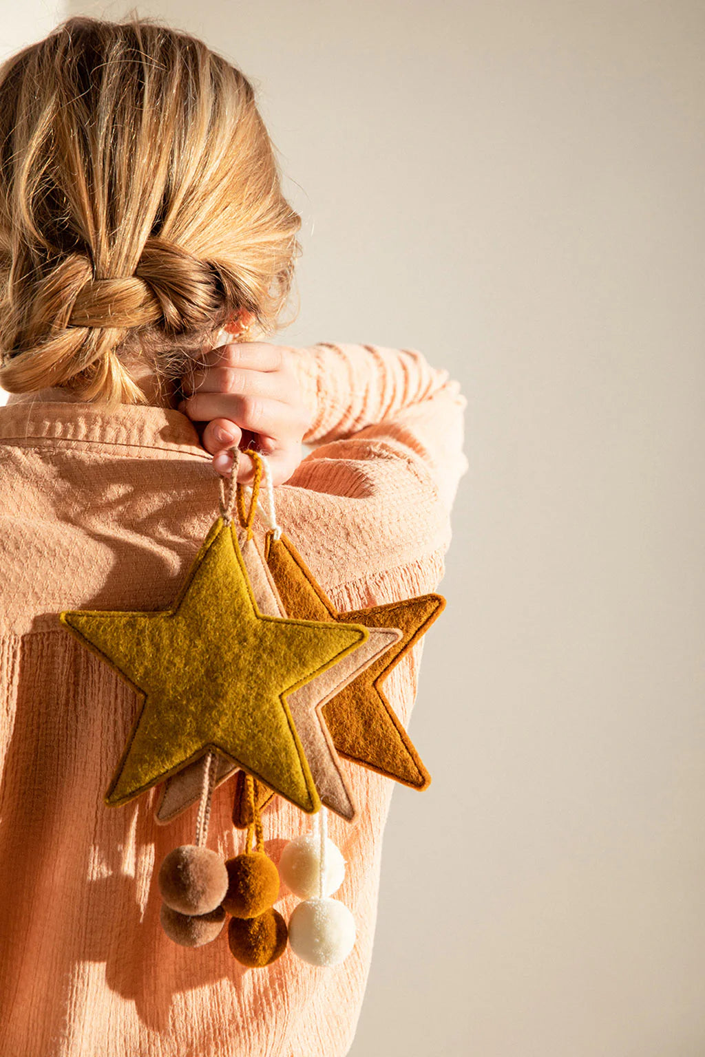 Muskhane | felt pom pom star decoration | rose quartz-pollen