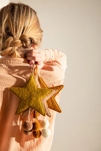 Muskhane | felt pom pom star decoration | rose quartz-pollen