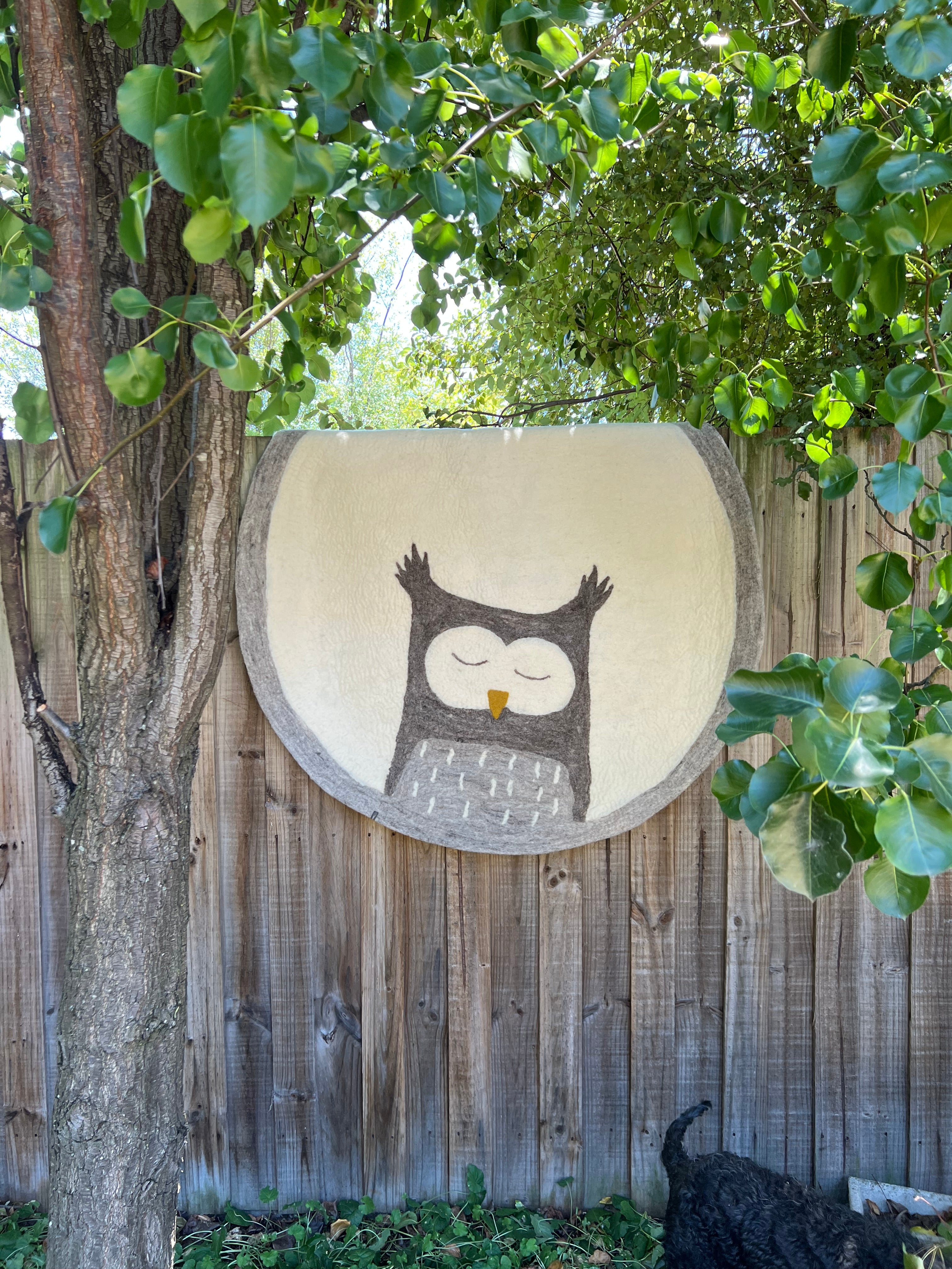 Muskhane | pasu round rug owly | light stone