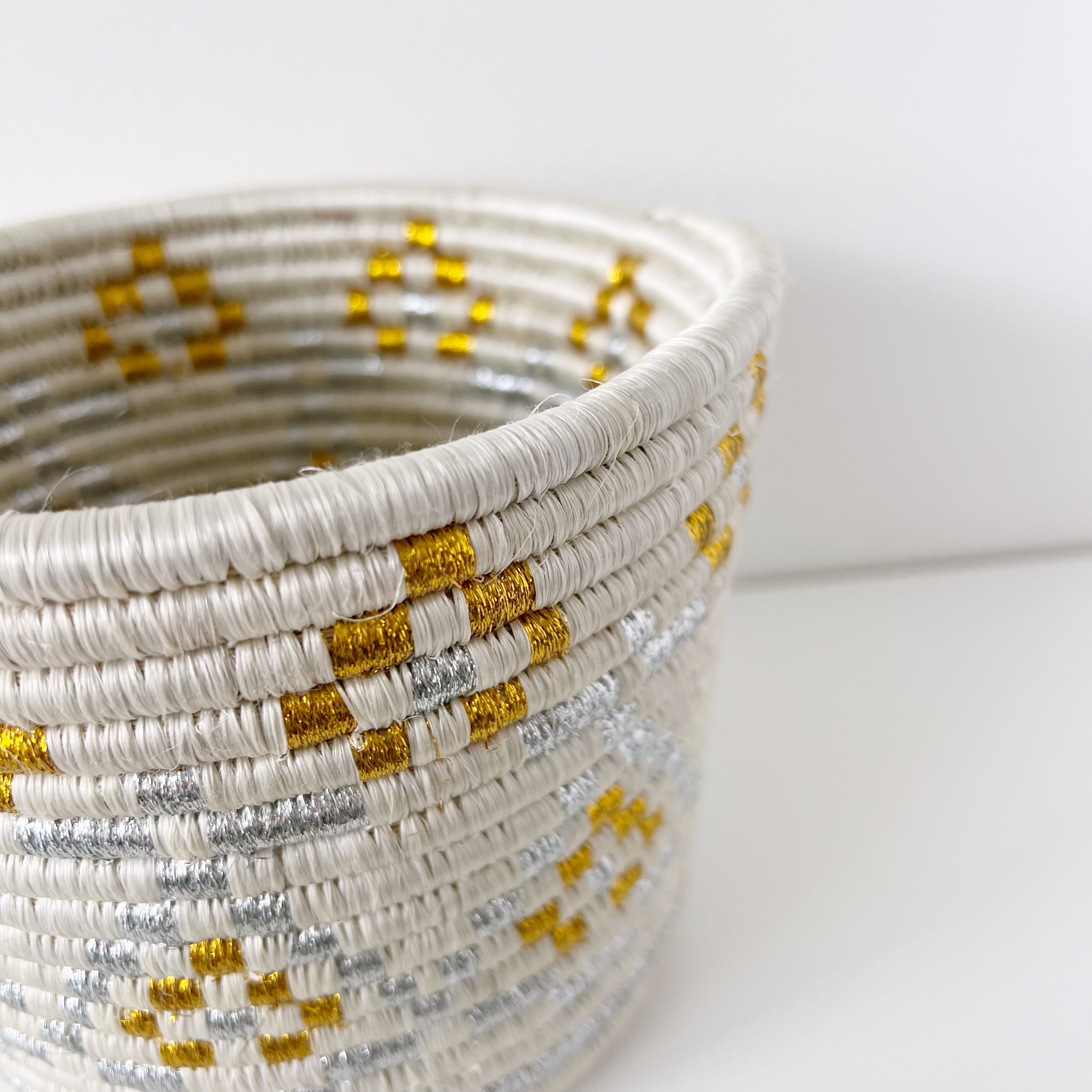 "Holiday" woven planter | gold