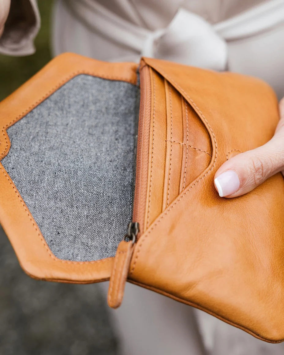 Dusky Robin | quinn leather purse | tan