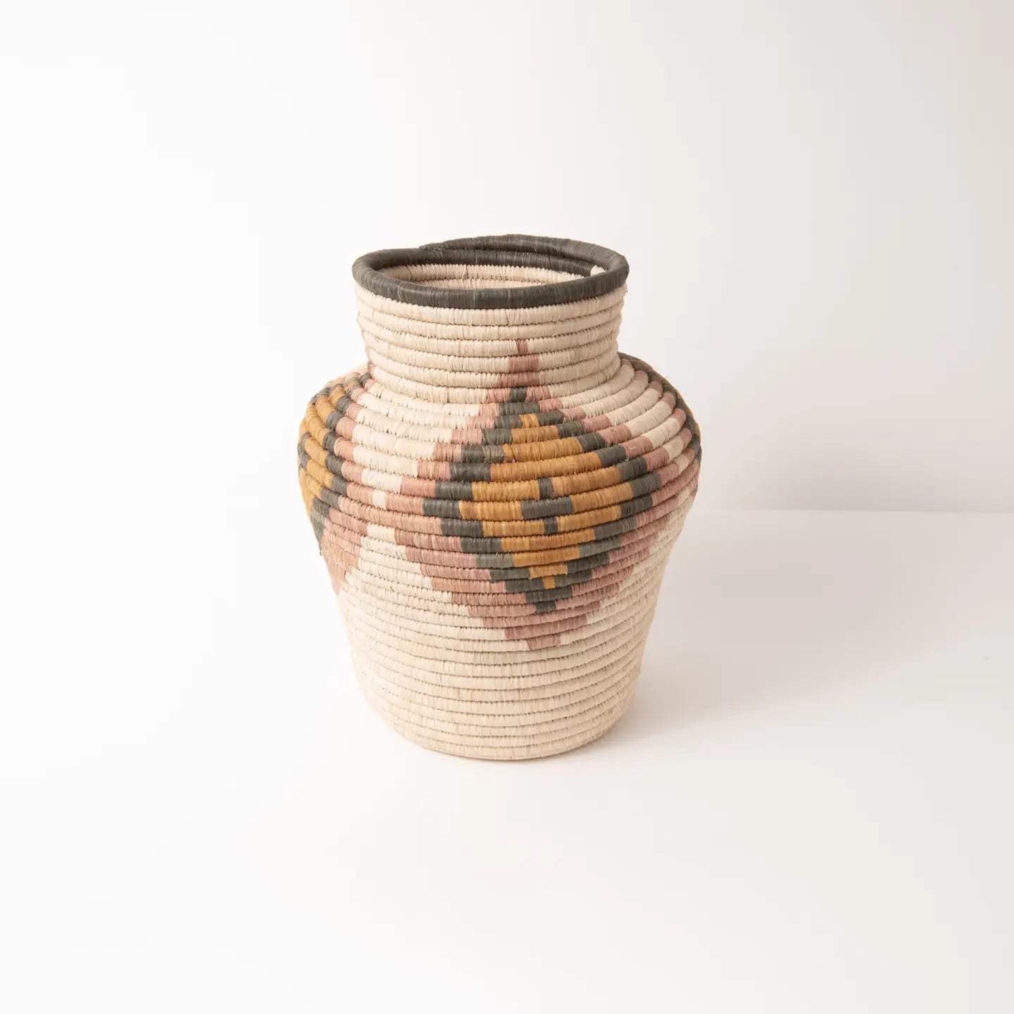 "Diamond bouquet" woven vase | Elevate