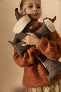 Muskhane | pasu cushion sausage dog | stone