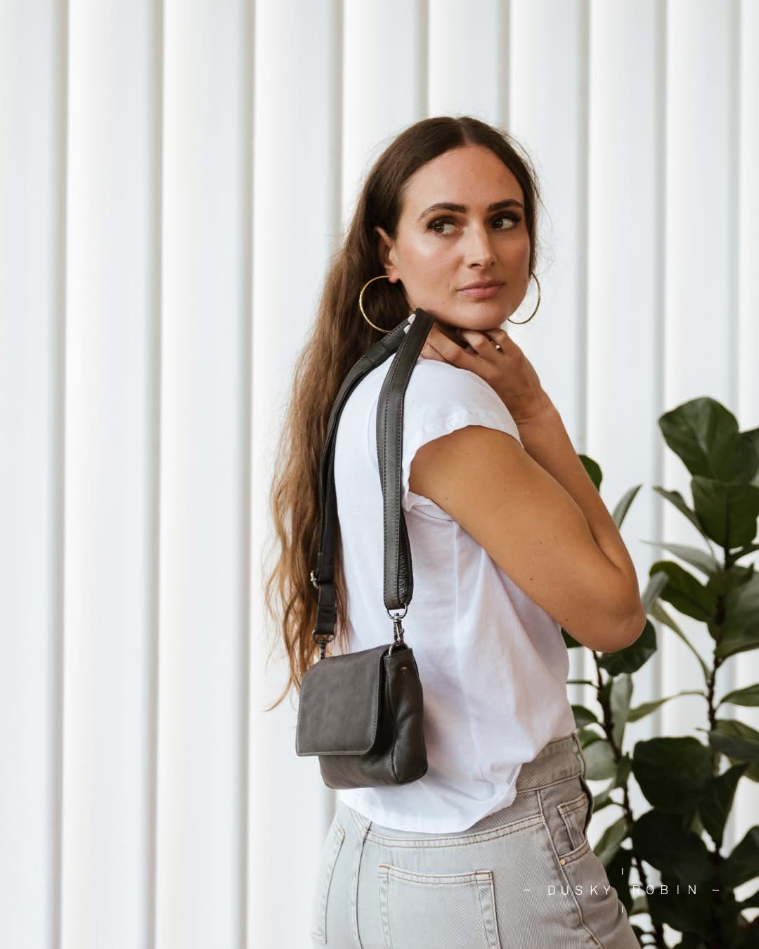 Dusky Robin | sara leather bag | charcoal