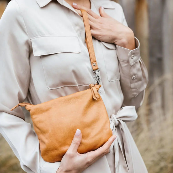 Dusky Robin | castle in the sky leather bag | tan