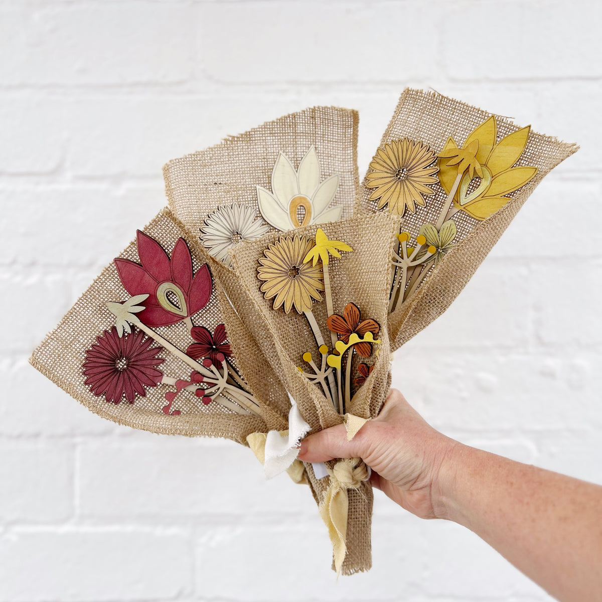 mondocherry - Branch & Bloom | Signature bouquet | crimson - hold