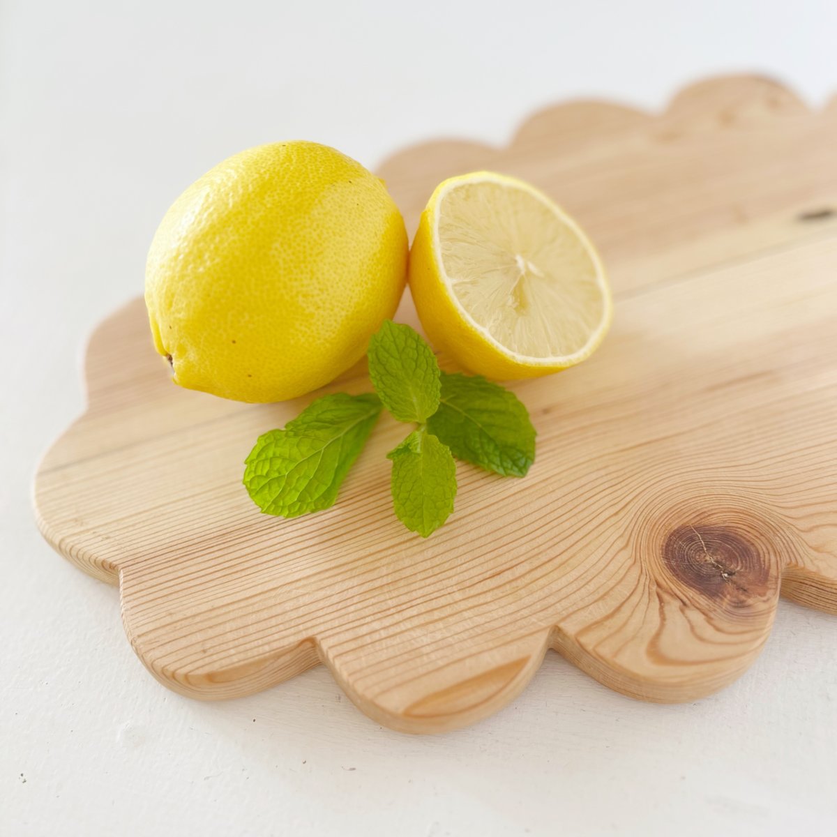 mondocherry - Ivy Alice | oval wooden serving board | scallops