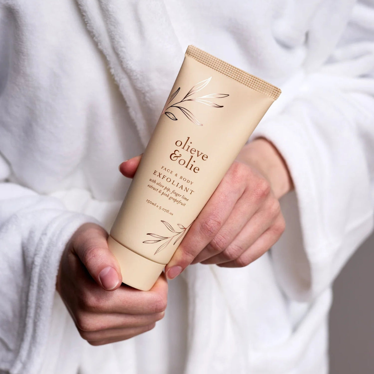 Olieve & Olie face & body exfoliant | mondocherry - hold