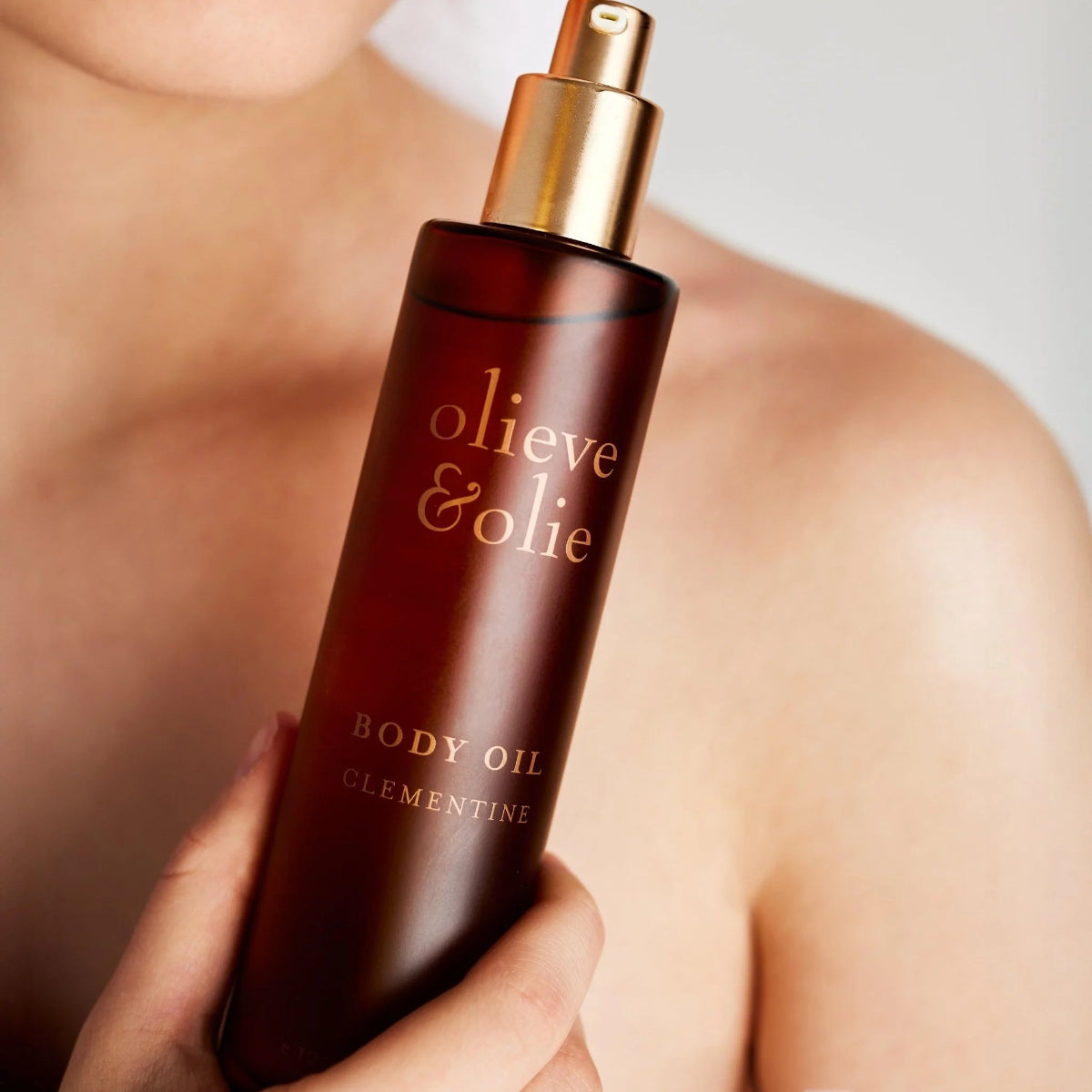 mondocherry - Olieve and Olie | body oil | clementine - close