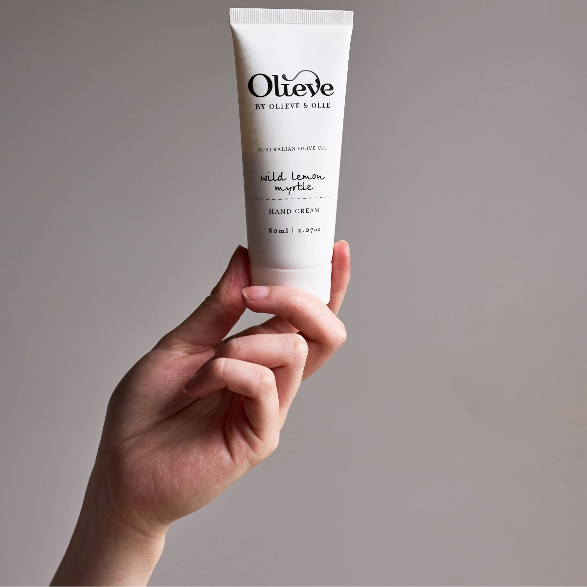 mondocherry - Olieve and Olie | hand cream | wild lemon myrtle - hold