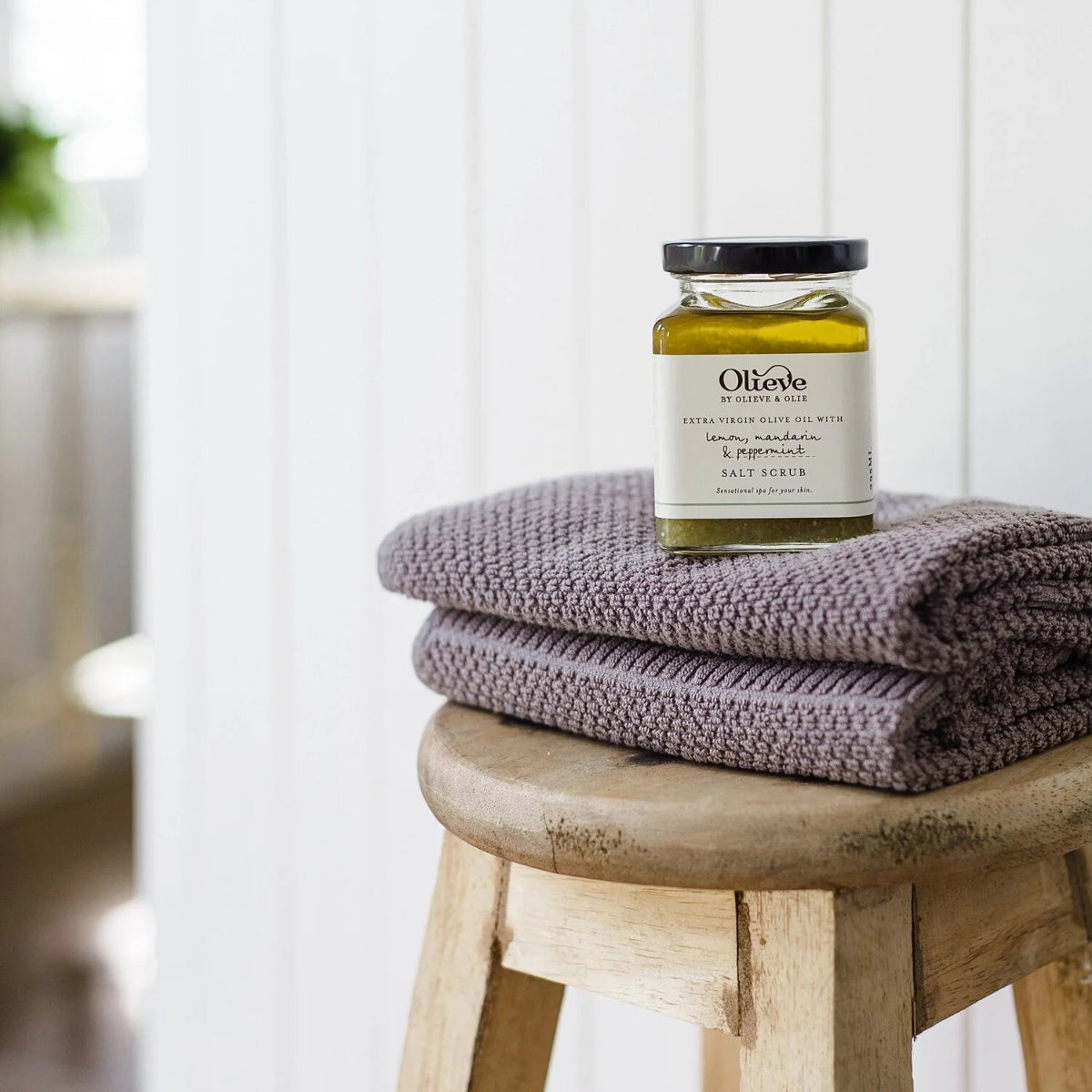 mondocherry - Olieve and Olie | salt scrub | lemon, mandarin - stool
