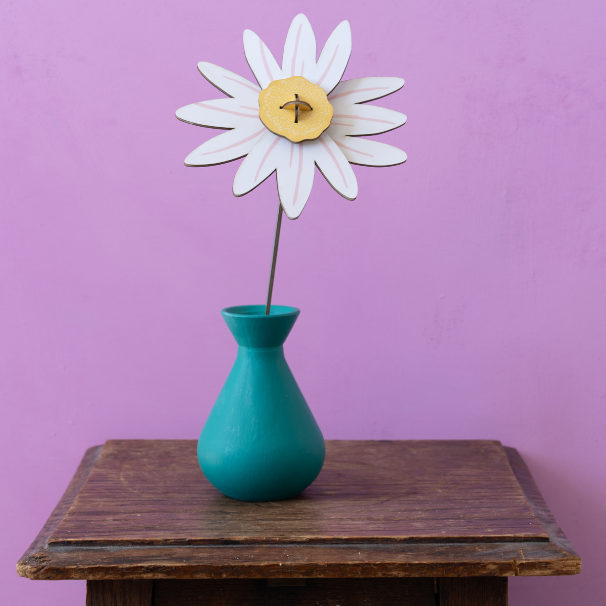 mondocherry - Studio Roof | everlasting flowers | meadow daisy - vase