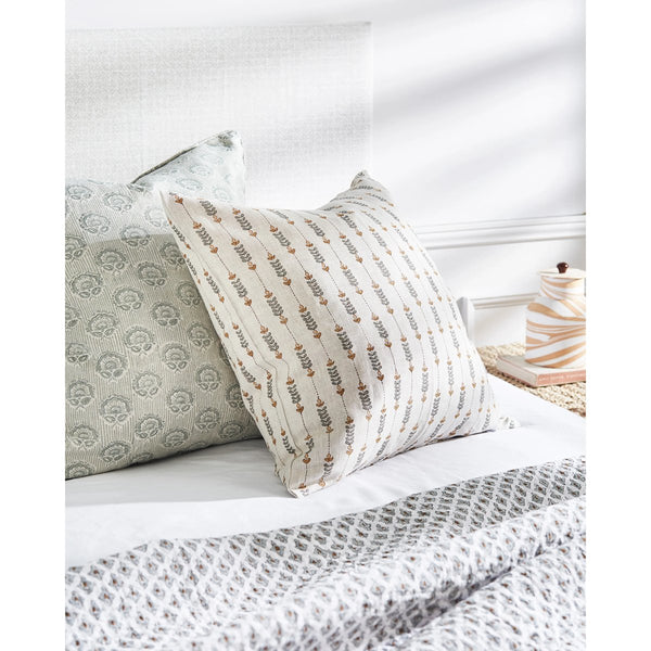 Walter G | cotton quilt | avignon - mondocherry - bed