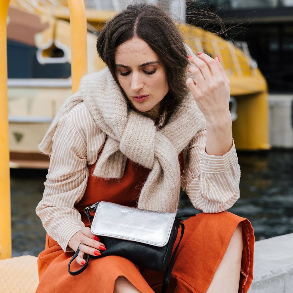 mondocherry - Dusky Robin | sara leather bag | tan