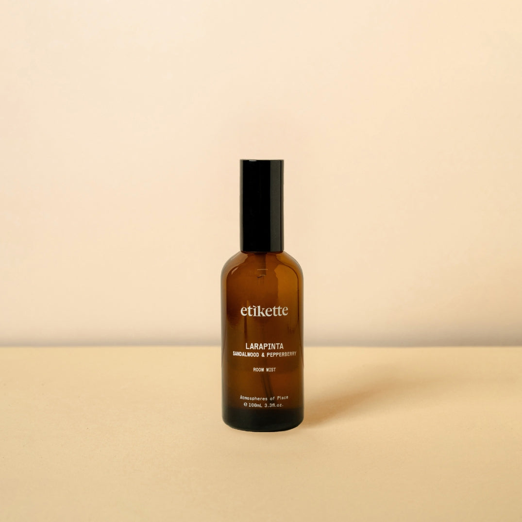 Etikette — room mist — Larapinta in sandalwood & pepperberry — bottle