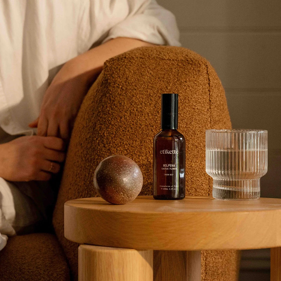 mondocherry - Etikette room mist | wilpena in cactus flower - table