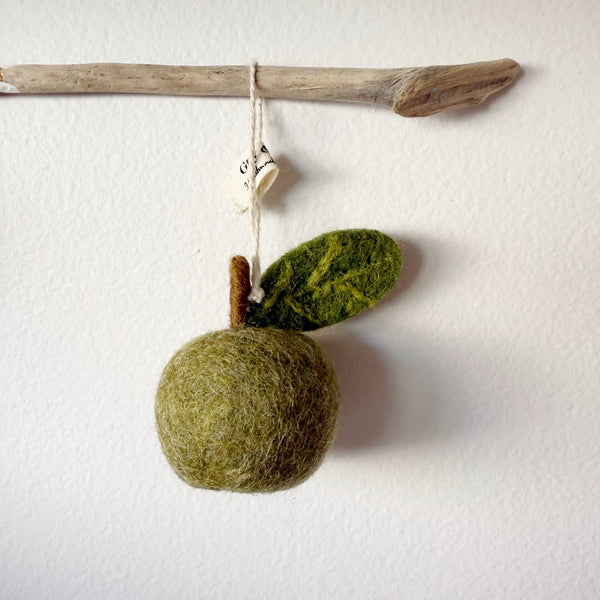 mondocherry - Gry & Sif | felt apple ornament | green - hanging