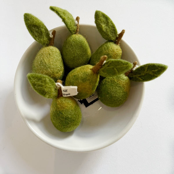 mondocherry - Gry & Sif | felt pear ornament | green - bowl