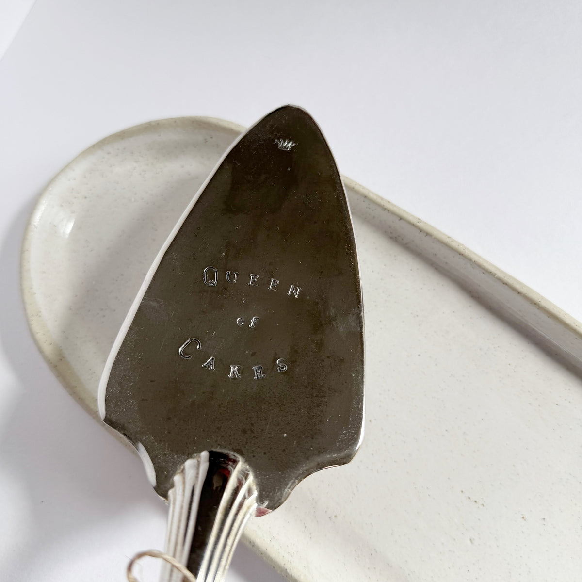 mondocherry - antique silverware cake server | "queen of cakes" - close