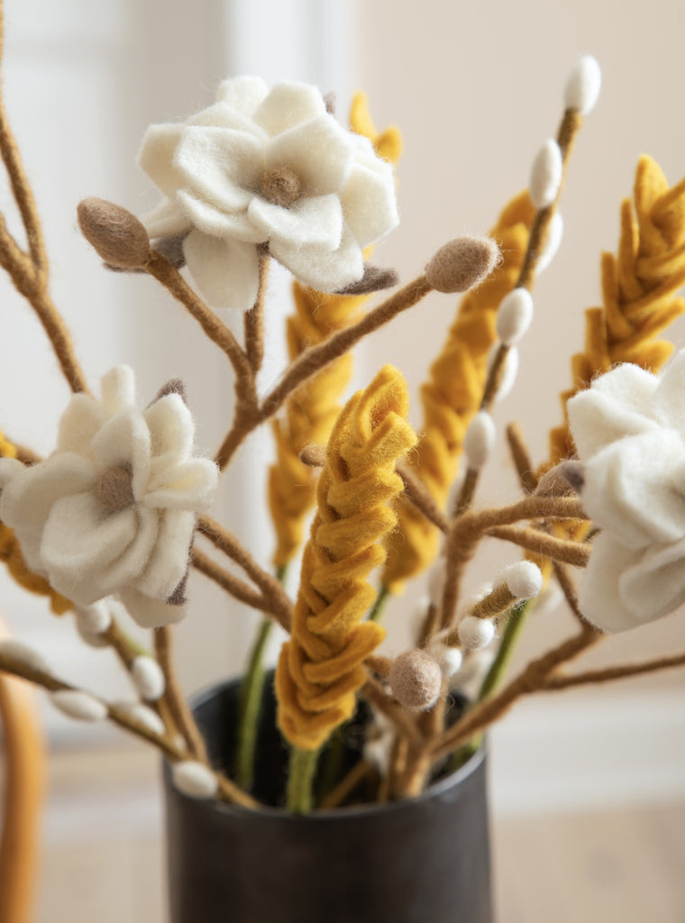 mondocherry Gry & Sif | felt magnolia branch | branch - vase