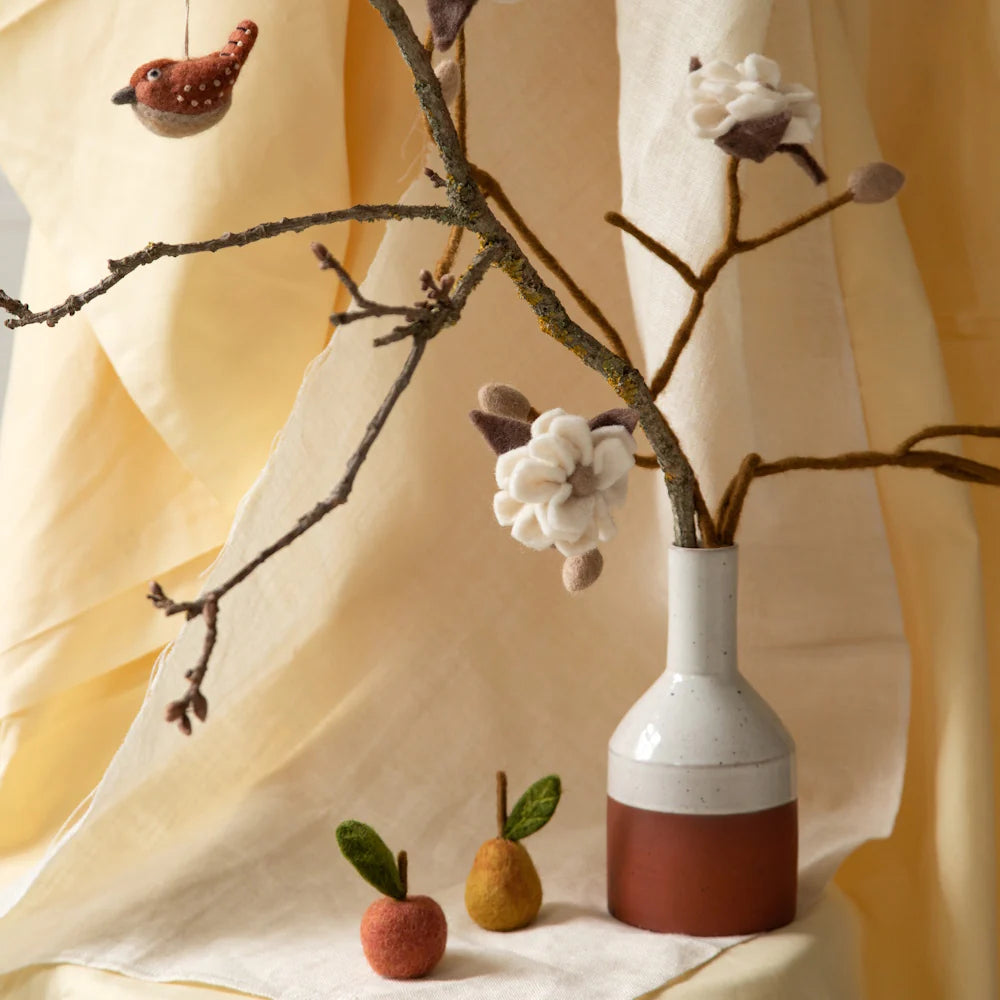 mondocherry - Gry & Sif | felt apple ornament | red - display